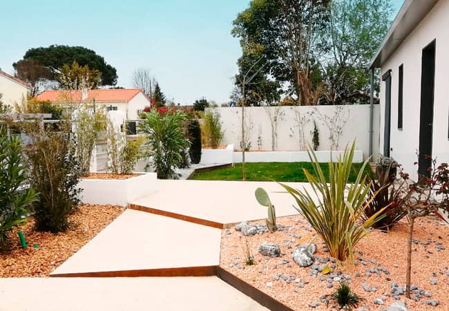 réalisation du jardin d’entrée d’une maison à Cenon