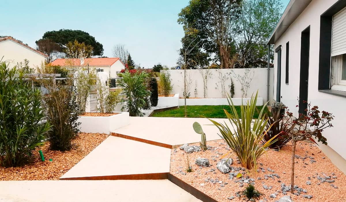 réalisation du jardin d’entrée d’une maison à Cenon